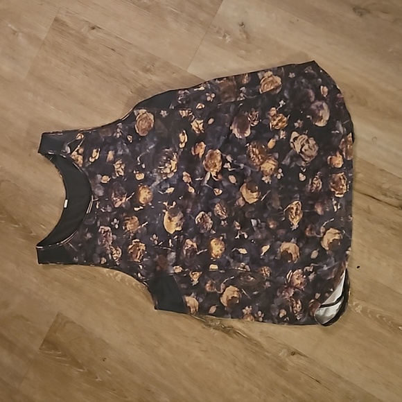 Lululemon floral sculpt tank - Picture 3 of 5